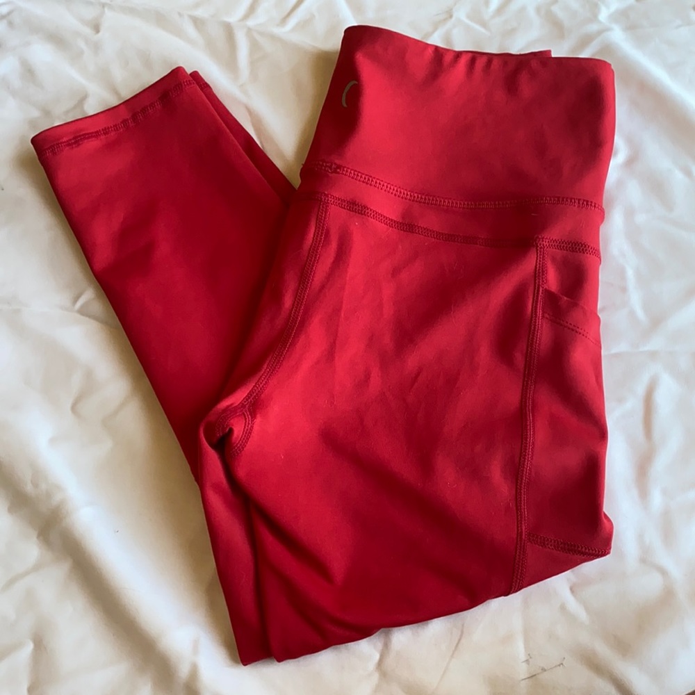 Red pocket light n tight Capri